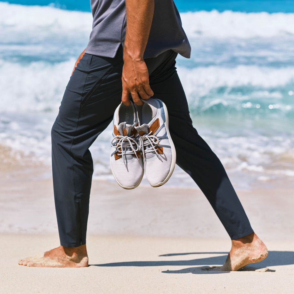 Men Mio Lī Men's Athletic Shoes - Mist Grey / Poi| OluKai