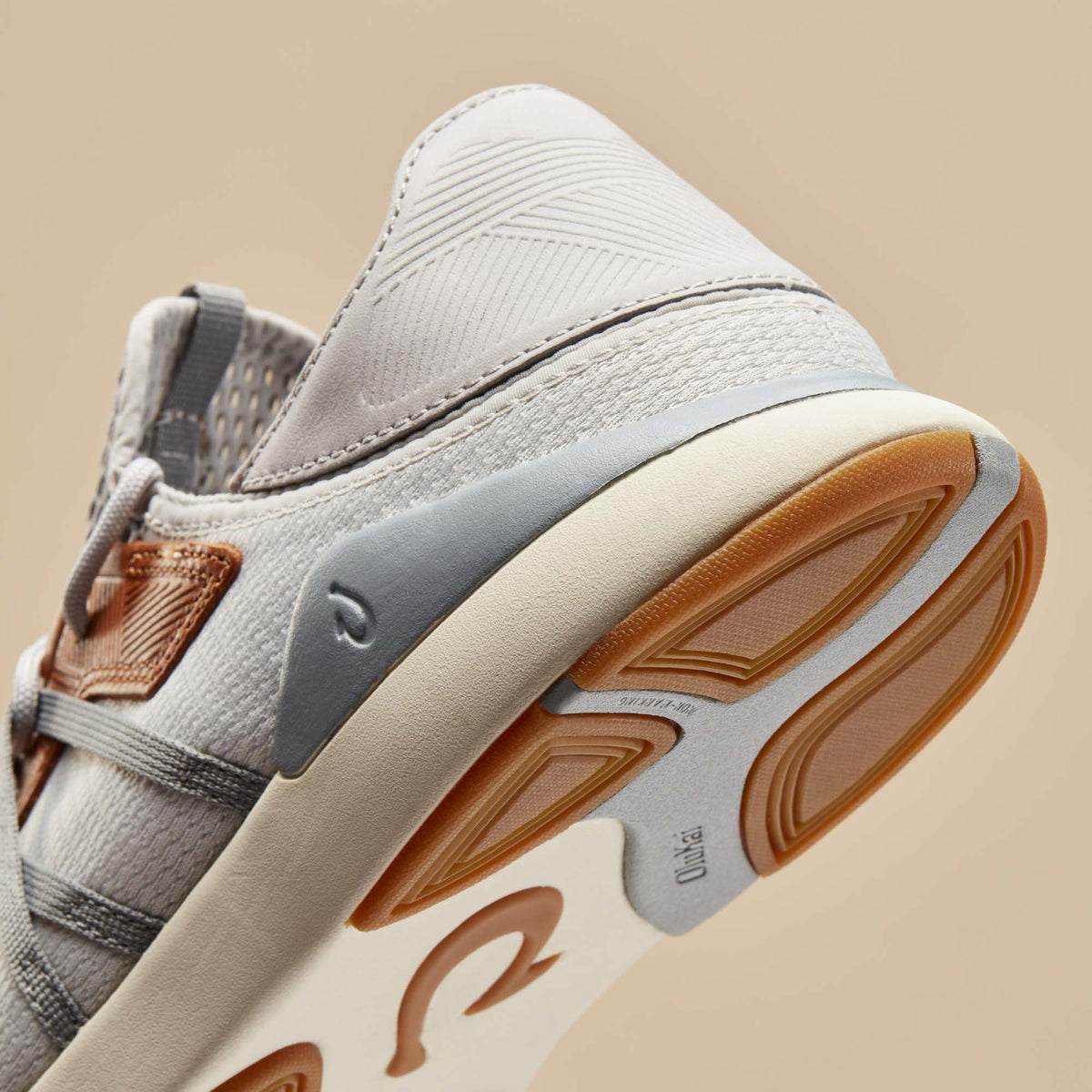 Men Mio Lī Men's Athletic Shoes - Mist Grey / Poi| OluKai