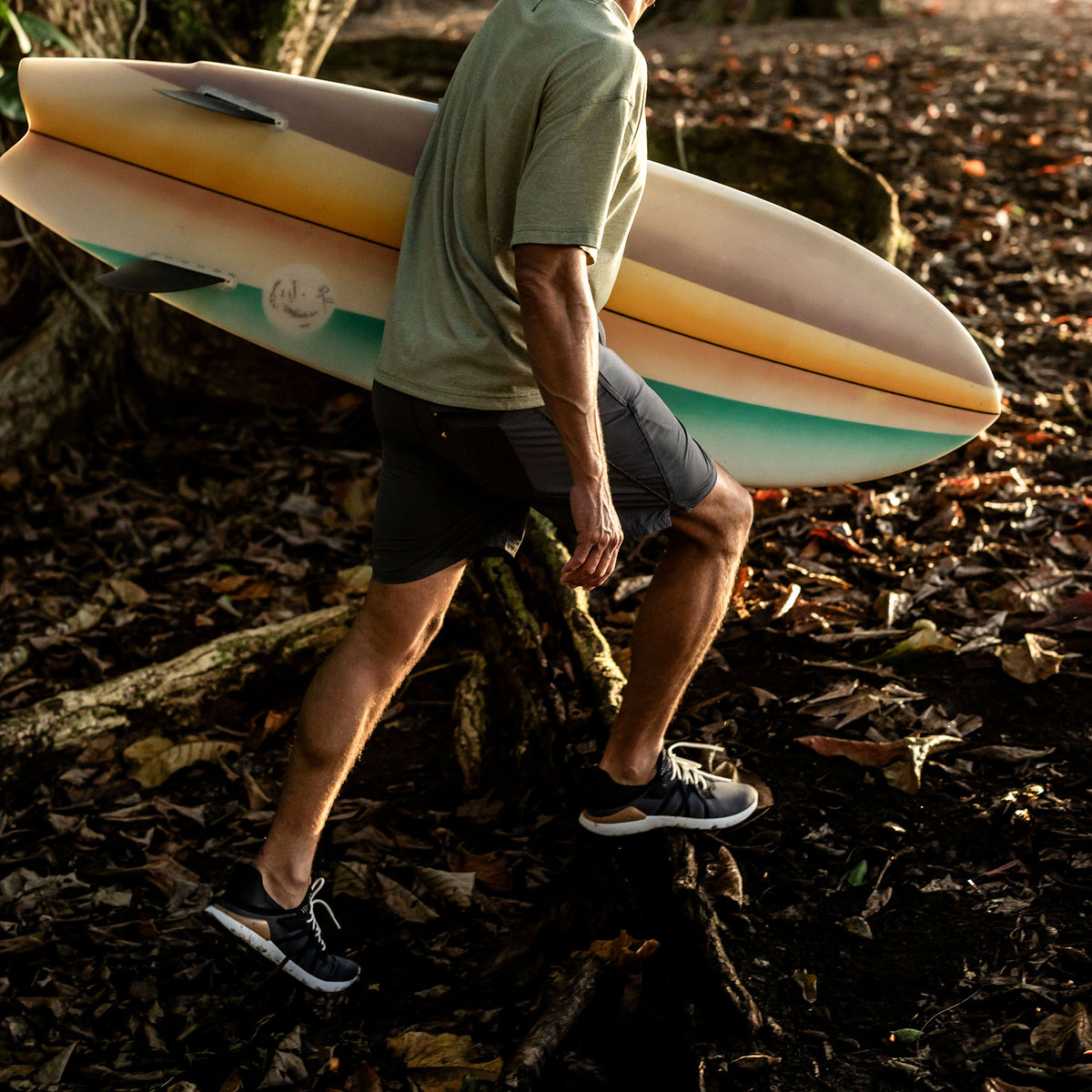 Men Mio Lī Men's Athletic Shoes - Rock / Natural| OluKai