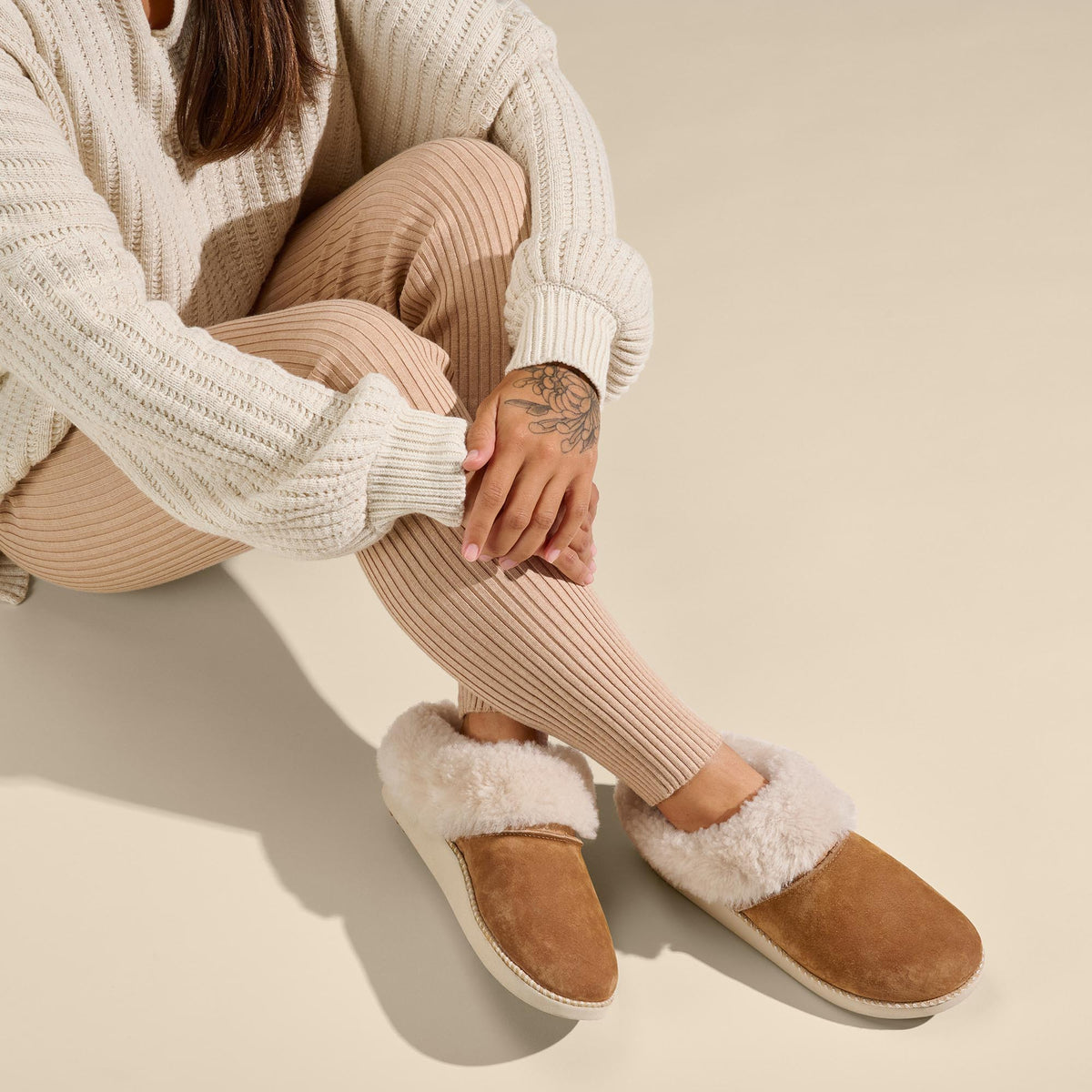 Women Ku‘i Women‘s Slip-On Slippers - Tan / Bone| OluKai