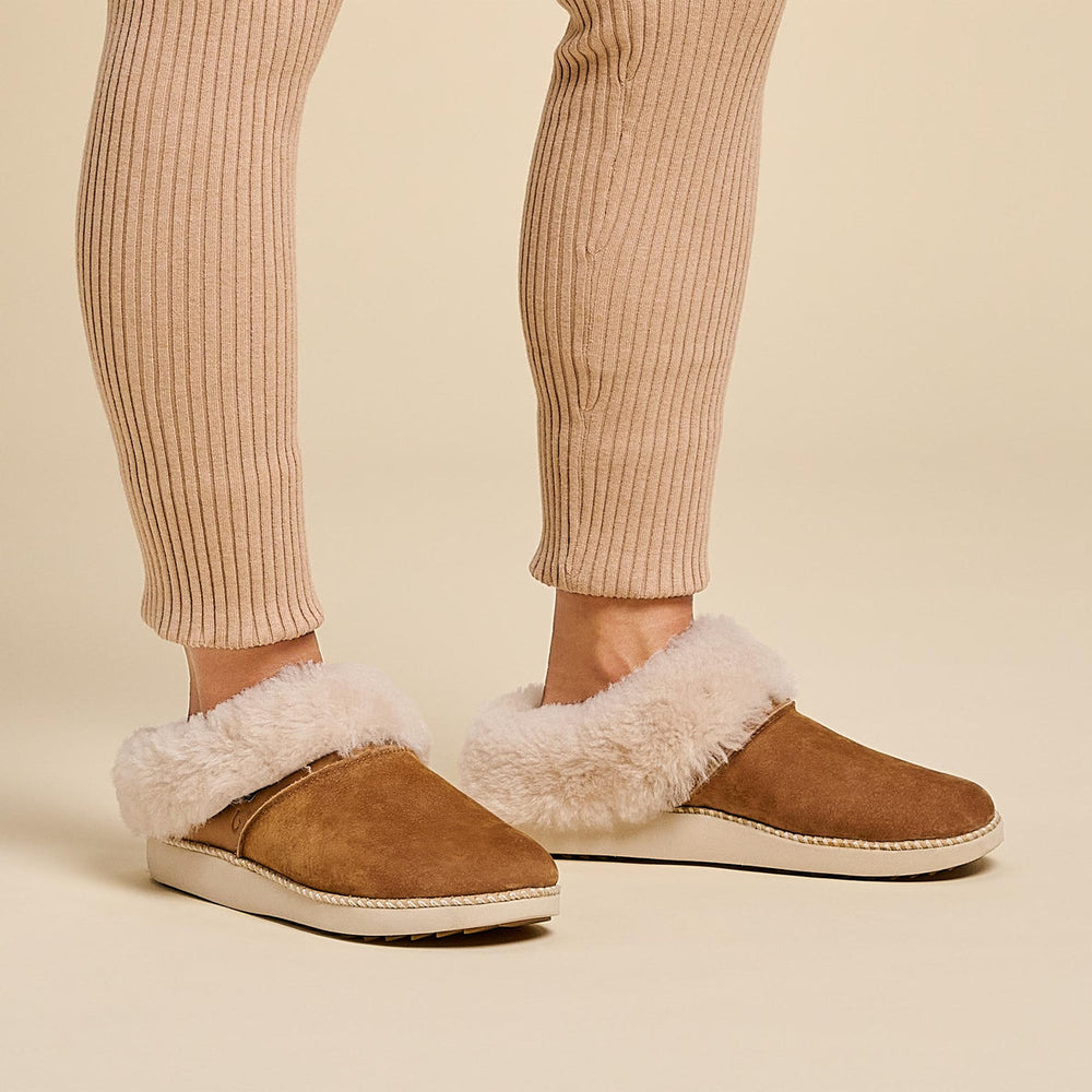 Women Ku‘i Women‘s Slip-On Slippers - Tan / Bone| OluKai