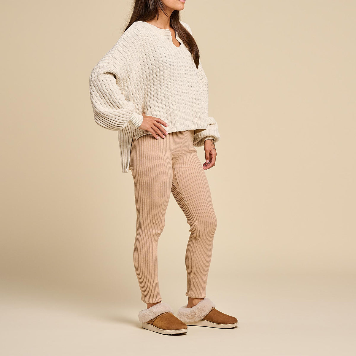 Women Ku‘i Women‘s Slip-On Slippers - Tan / Bone| OluKai