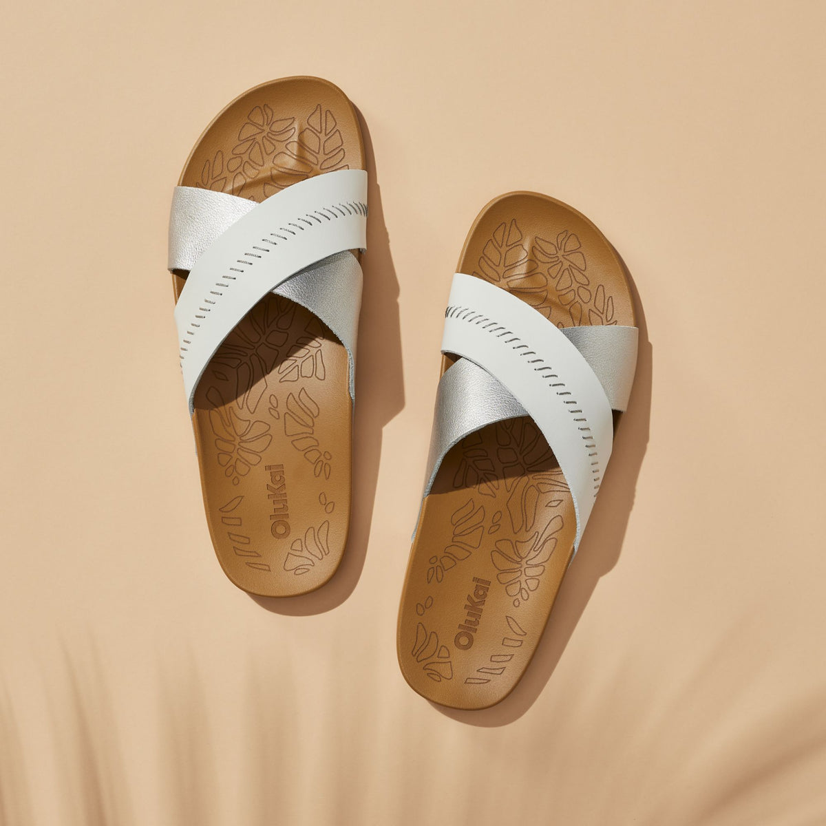 Women Kīpe‘a ‘Olu - Silver / Sahara| OluKai